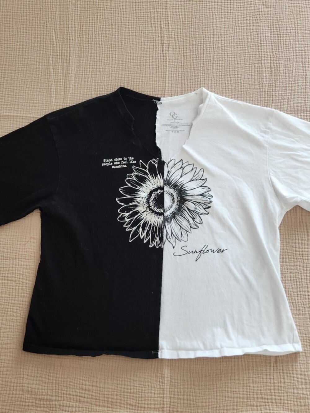 Organic Generation sunflower cropped black and white graphic tee size small